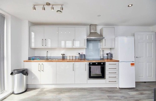 Fallowfield Apartment | Modern Double En-suite - Parking