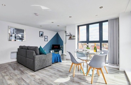 Fallowfield Apartment | Modern Double En-suite - Parking
