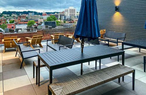 Central City Apartment | Modern Downtown Birmingham Condo with Rooftop Access