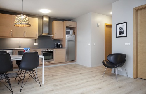 Vesturbær Apartment | Modern Downtown Harbour Apartment - Free parking house - family friendly