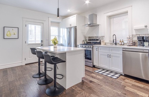 Downtown St. Louis House | Modern Downtown Haven: Near STL Zoo, Arch & Park