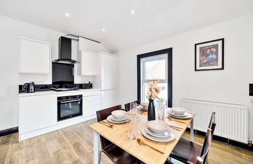Reading Apartment | MODERN DUPLEX APARTMENT LOCATED NEAR CITY CENTRE - FREE PARKING, WI FI & NETFLIX