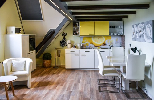 Bahnhofsviertel Apartment | Modern duplex loft at the marina