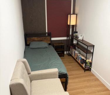 Bow House | Modern East London Apartment with Private Studio & Guest Rooms-Near Bow, Victoria Park