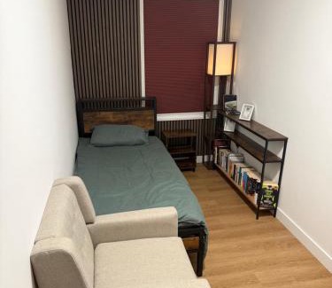 Bow House | Modern East London Apartment with Private Studio & Guest Rooms-Near Bow, Victoria Park