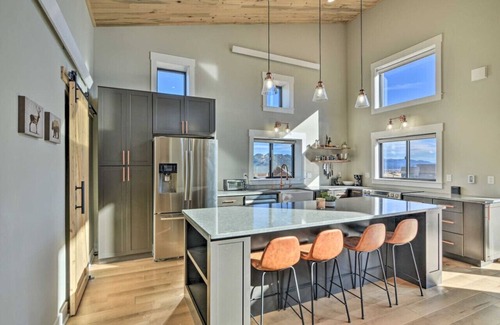 Buena Vista House | Modern Easter House with Beautiful Mountain Views