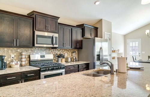 Biggs Field House | Modern El Paso Getaway w/Patio & Backyard!