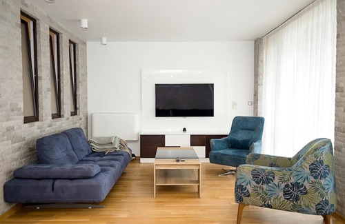 Primorski Apartment | Modern Elegance in Varna - Spacious 3-Bedroom Home by Flat Mаnаger