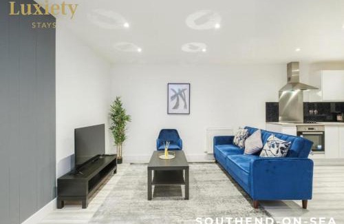 Southend-on-Sea Apartment | Modern & Elegant 1BR City Centre - Near High St & Southend Beach by Luxiety Stays