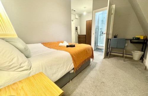 Finsbury Park House | Modern En-Suite Rooms by Finsbury Park Station 8 mins to King's Cross by Tube