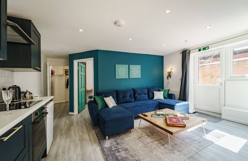 City Centre Apartment | Modern ensuite studio apartment with kitchenette
