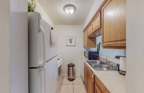 West Old Town Apartment | Modern Escape, Near Old Town