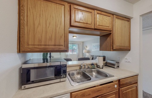 West Old Town Apartment | Modern Escape, Near Old Town