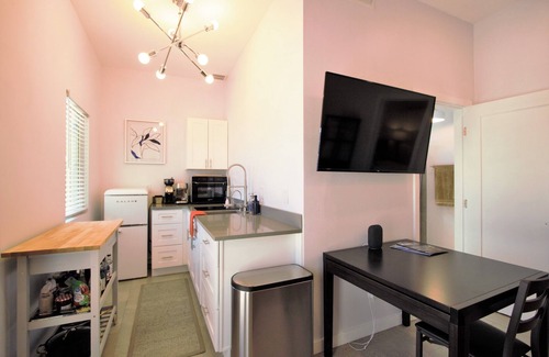 Palo Verde House | Modern Executive Suite w/kitchenette and laundry