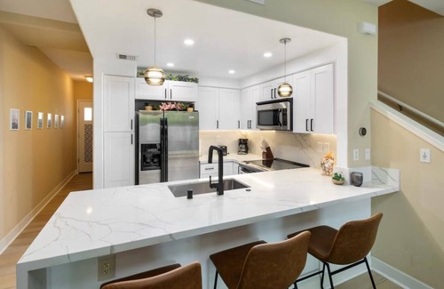 Kapolei House | Modern Family Beach Villa near shops and dining