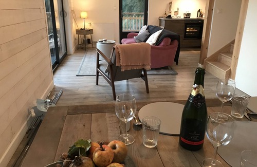 Vaujany Ski Chalet | Modern family chalet w/balcony and mountain view - sleeps 6