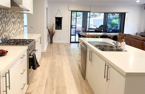 Cape Schanck House | Modern Family Escape with all the comforts of home - small dog friendly.