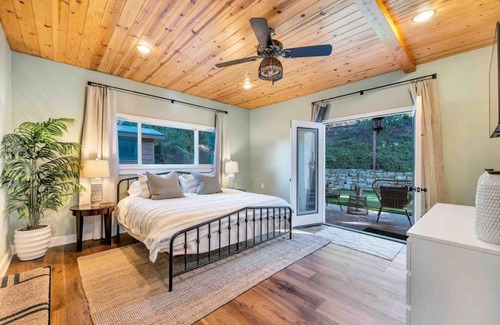 Thousand Oaks House | Modern Family Farmhouse with Pool, Jacuzzi, Putting Green, Treehouse, Bocce and more