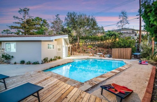 Thousand Oaks House | Modern Family Farmhouse with Pool, Jacuzzi, Putting Green, Treehouse, Bocce and more