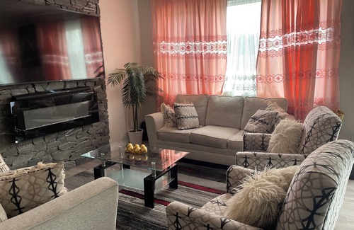 Leduc House | Modern Family Friendly Home 10min YEG Airport - FREE WIFI+ NETFLIX