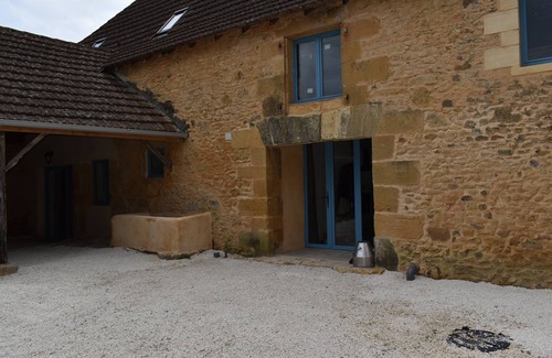 Marquay Apartment | Modern family gite, with pool, close to Dordogne and Vezere Valleys.