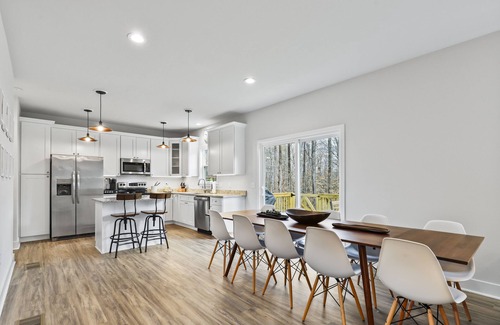 Livingston House | Modern Family Home 2 Mins To Lake Anna - Hot Tub arriving in November!