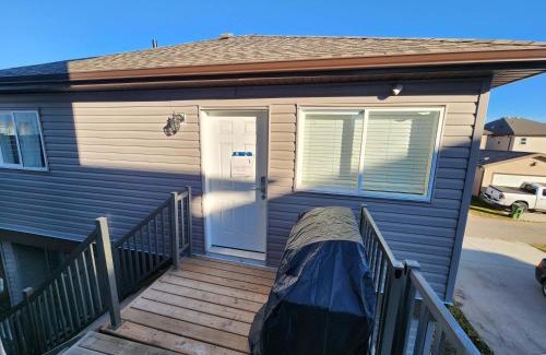 Northeast Edmonton Apartment | Modern Family Home with guest heat garage, Pet-Friendly!- NO BASEMENT
