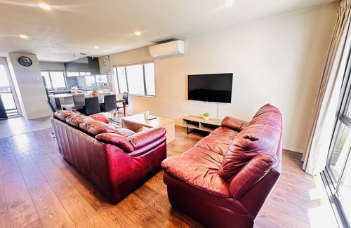 Otahuhu House | Modern Family Retreat Near Auckland City & Airport, Nearby Shopping mall