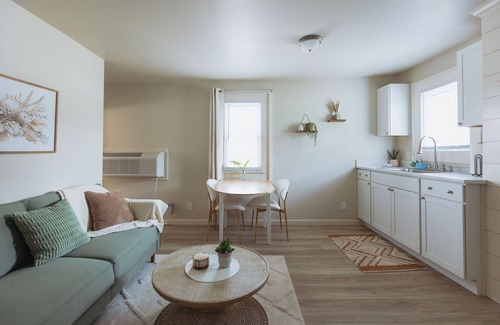 Johnson City Apartment | Modern Farmhouse Chic Apartment in Johnson City