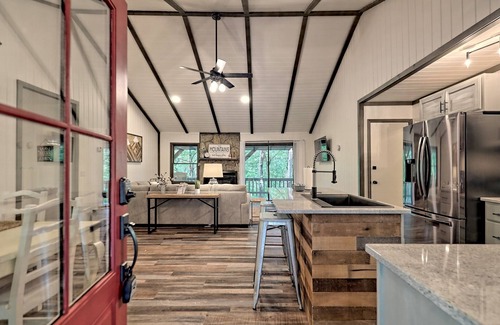 Screamer Mountain House | Modern farmhouse for family fun - mins to downtown