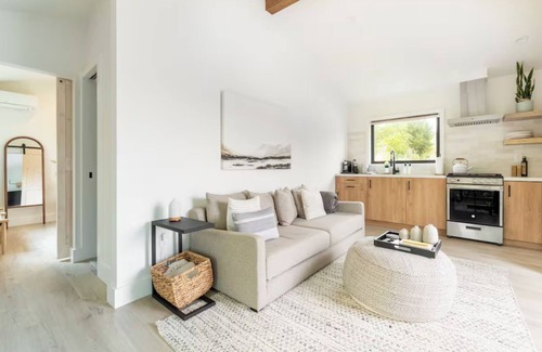 Sonoma Cottage | Modern Farmhouse on Vineyard w/Deck, Bocce & Wine Country Views