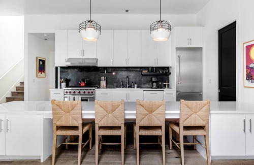 Bouldin House | Modern Farmhouse + Walk to SOCO - Marfa Modern!