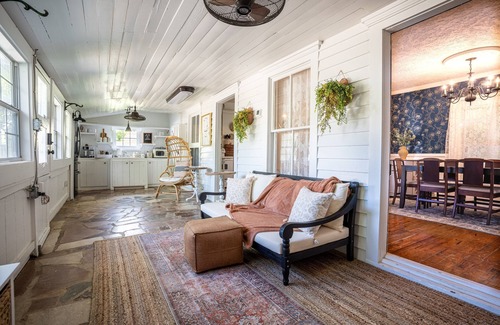 Sevierville Other | Modern Farmhouse with Cottage