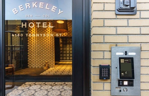 Berkeley Condo | Modern Flat w/Mtn Views & Private Balcony!