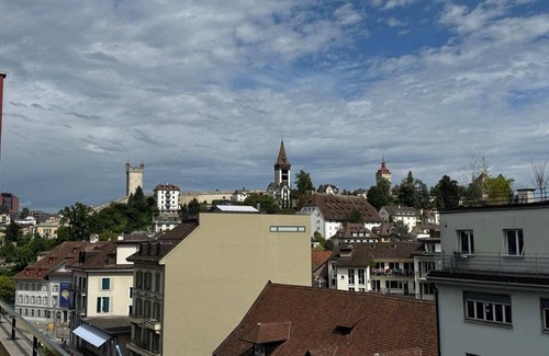 Lucerne Apartment | Modern flat w Netflix balcony top location