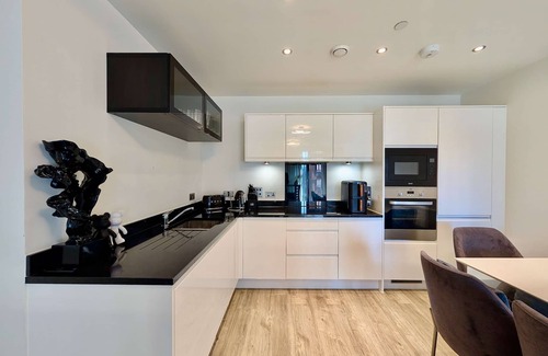 Park Royal Apartment | Modern Flat With Beautiful Balcony