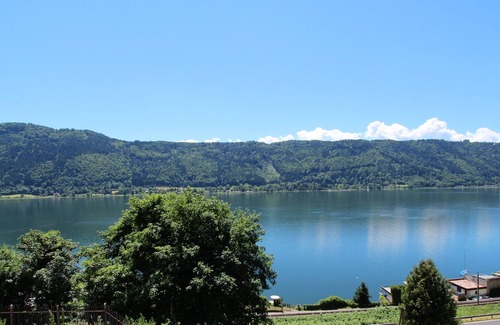 Bodensdorf Apartment | Modern flat with a view over Lake Ossiach