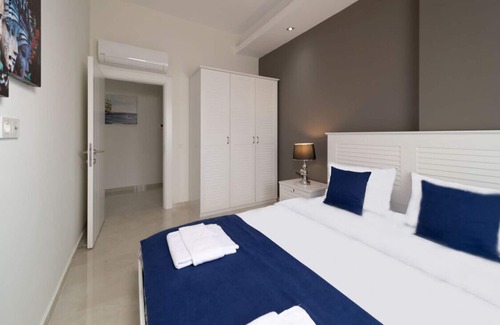 Avsallar Apartment | Modern Flat with Shared Closed Pool in Alanya