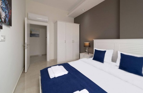 Avsallar Apartment | Modern Flat with Shared Closed Pool in Alanya