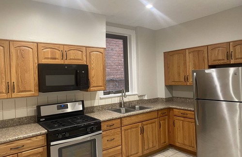 Williamsbridge House | Modern Furnished Room Near Train/Bus