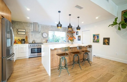 Sherman Oaks House | Modern gem/creative oasis in central Sherman Oaks