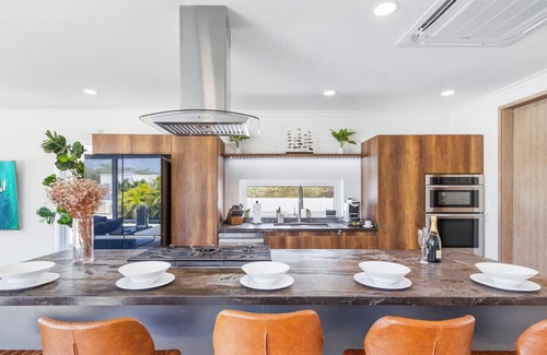 Bubali House | Modern Gem: Villa Biba Dushi's 5BR by Eagle Beach