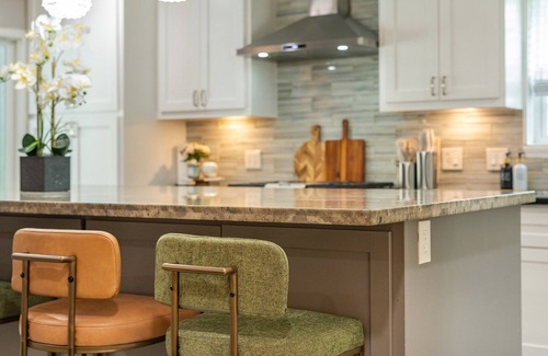 Northside House | Modern Getaway - Heated Pool Bar Grill & Chill