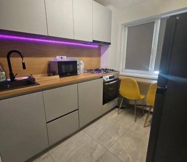 Braila Apartment | Modern & Glam Studio Costi