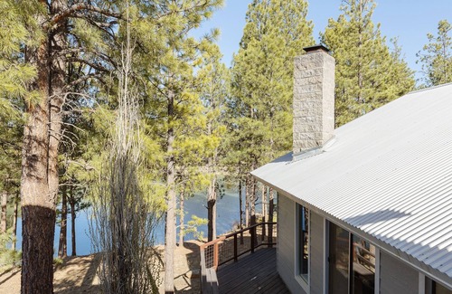 Greer House | Modern Greer Lake House with Hot Tub