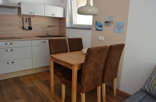 Wangerland Apartment | Modern, ground-floor apartment with garden, ideal for young families.