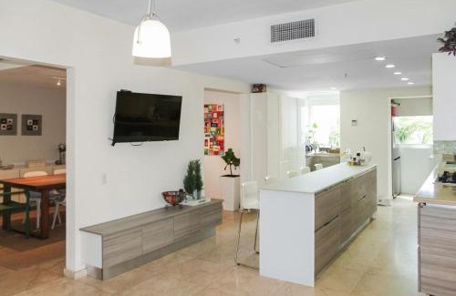 Shaba Apartment | Modern Ground Level, 4 BR condo