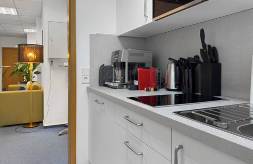 Tranke Condo | Modern Group Retreat for 20