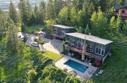 Coeur d'Alene Cottage | Modern Guest House with Panoramic Lake and Palouse Views