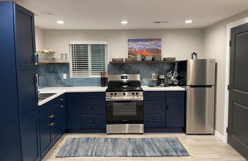 Holladay Cottage | Modern guest house with views of Wasatch front.